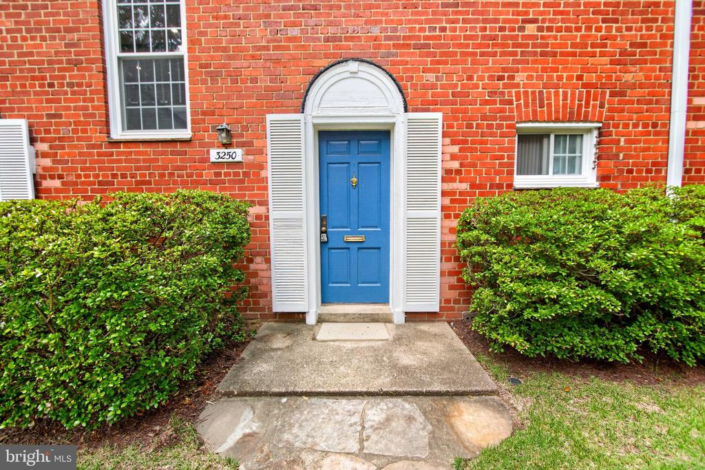 3250 MARTHA CUSTIS DRIVE