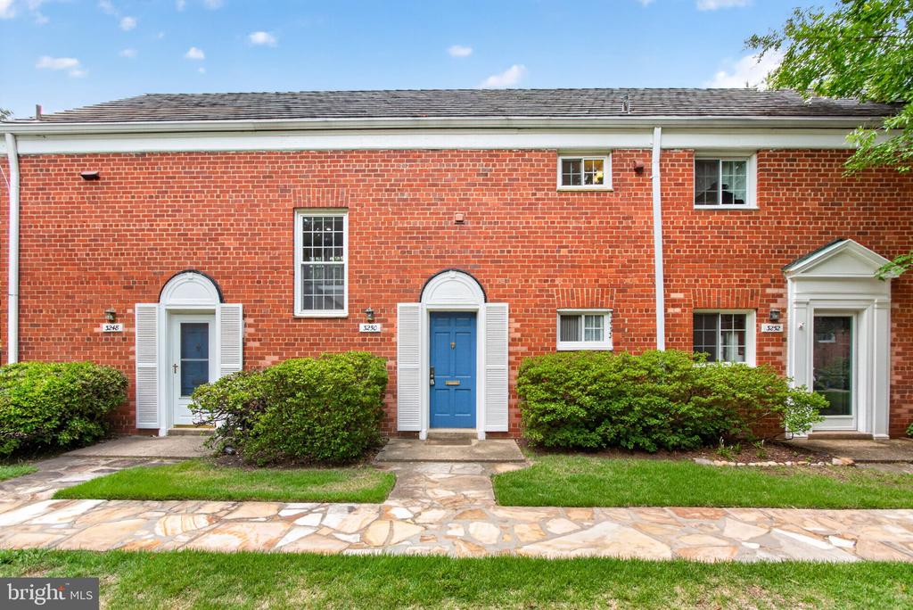 3250 MARTHA CUSTIS DRIVE