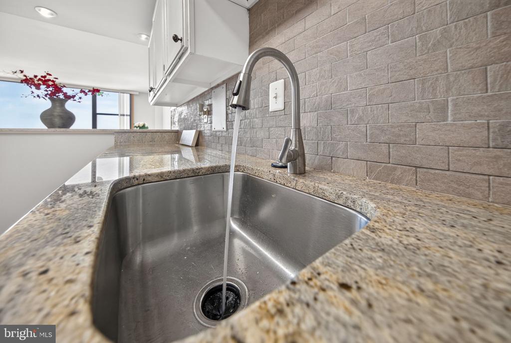 4600 DUKE STREET Unit: 1511