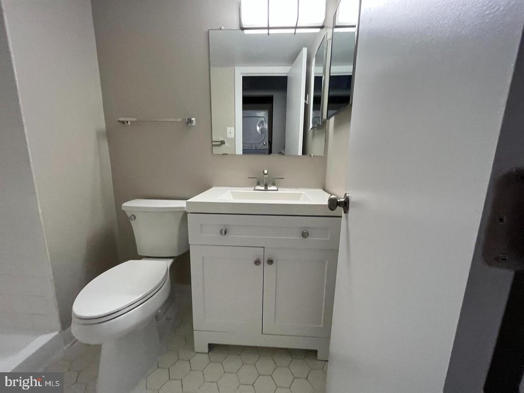 200 N PICKETT STREET Unit: 403