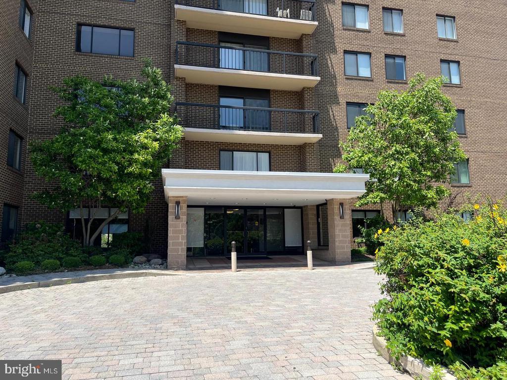 200 N PICKETT STREET Unit: 403