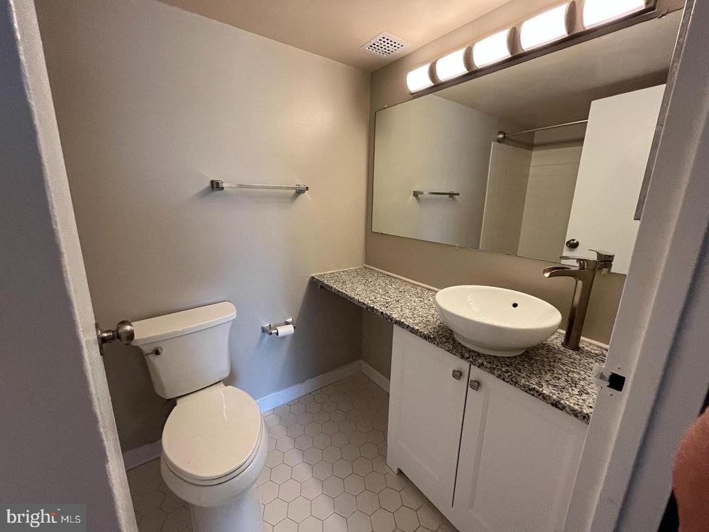 200 N PICKETT STREET Unit: 403