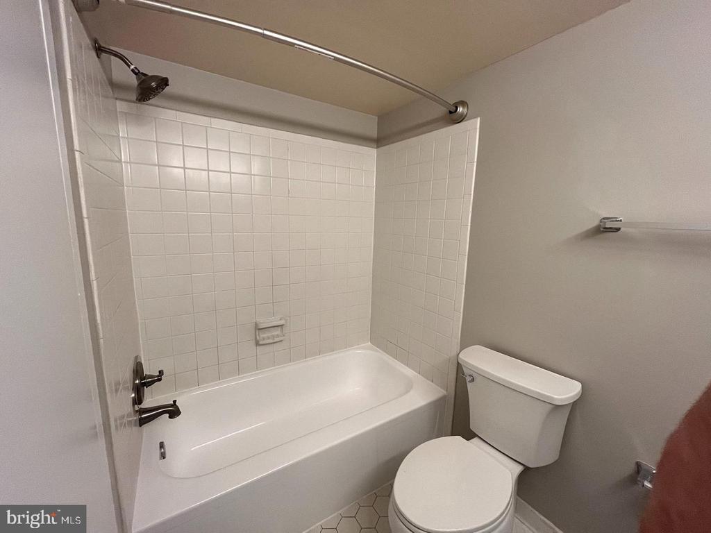 200 N PICKETT STREET Unit: 403