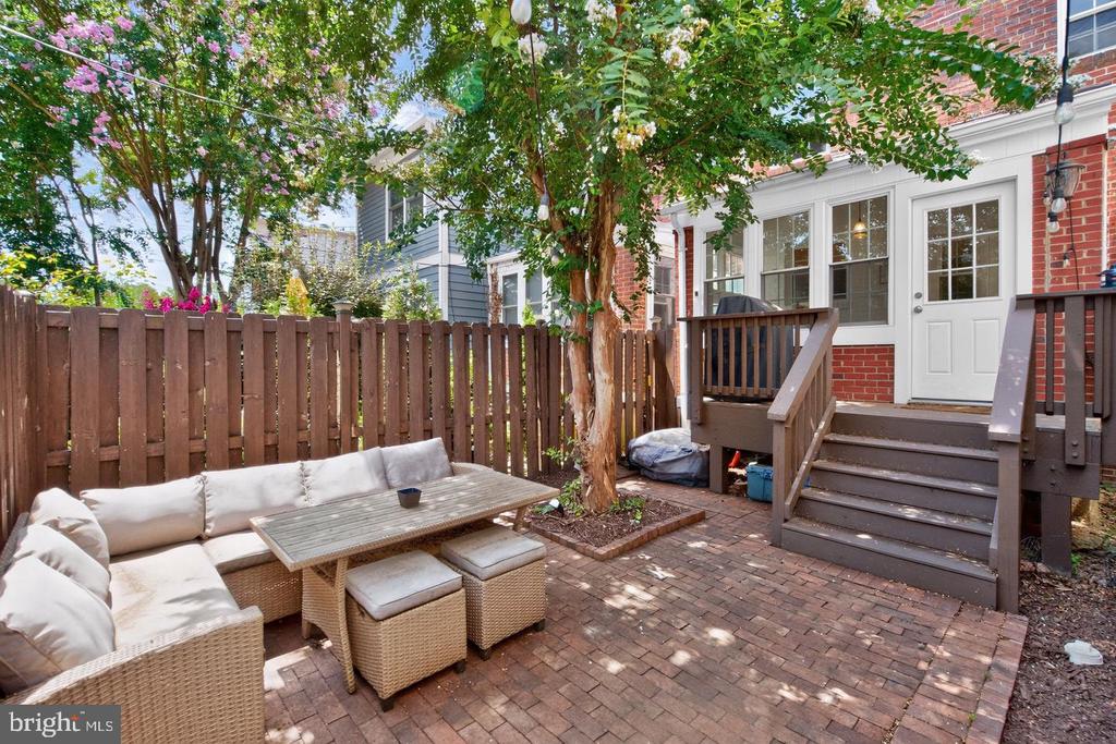 1217 COLONIAL AVENUE