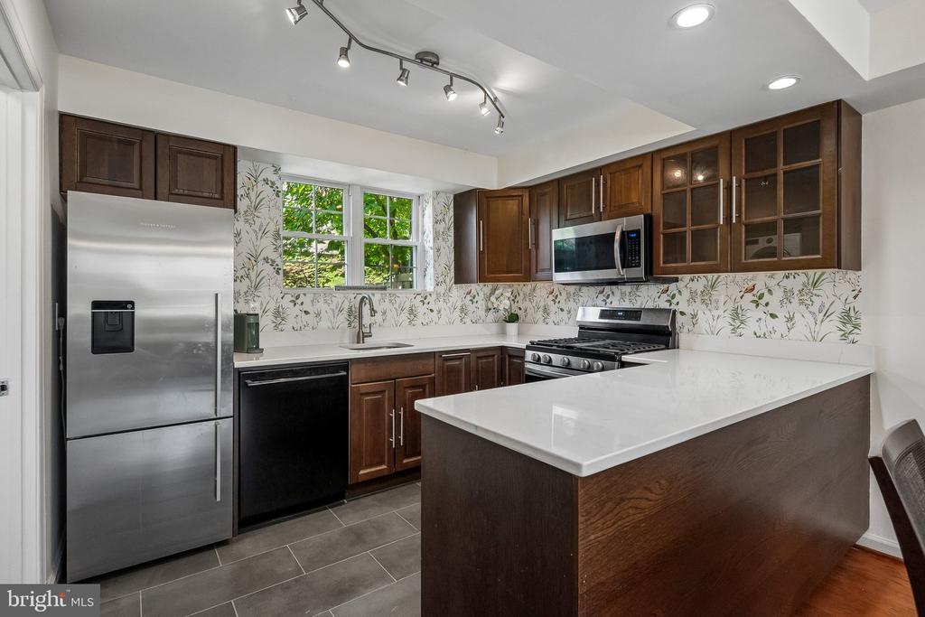 3812 JASON AVENUE