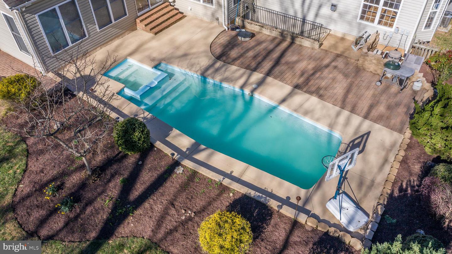 212 Hermitage BOULEVARD