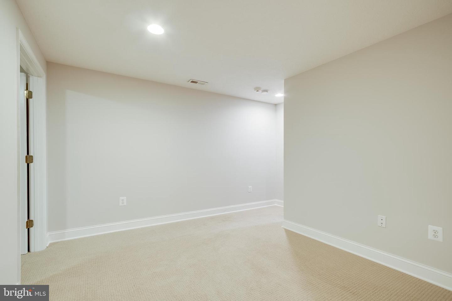 212 Hermitage BOULEVARD