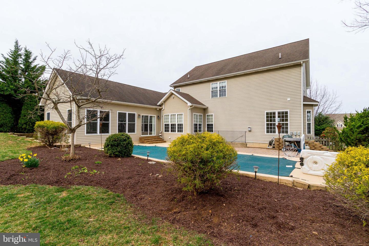 212 Hermitage BOULEVARD