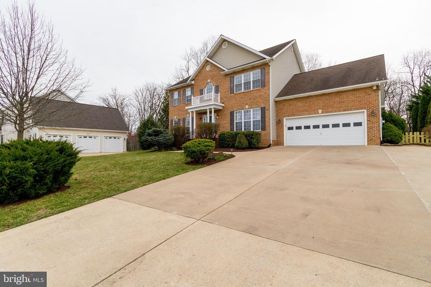 212 Hermitage BOULEVARD
