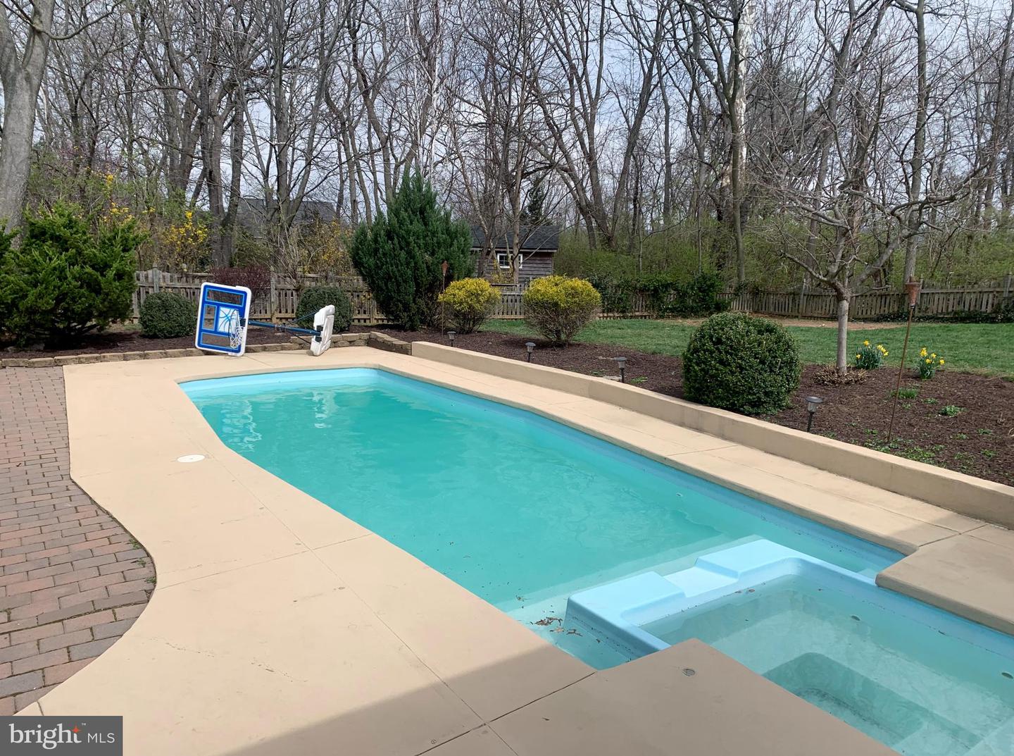 212 Hermitage BOULEVARD