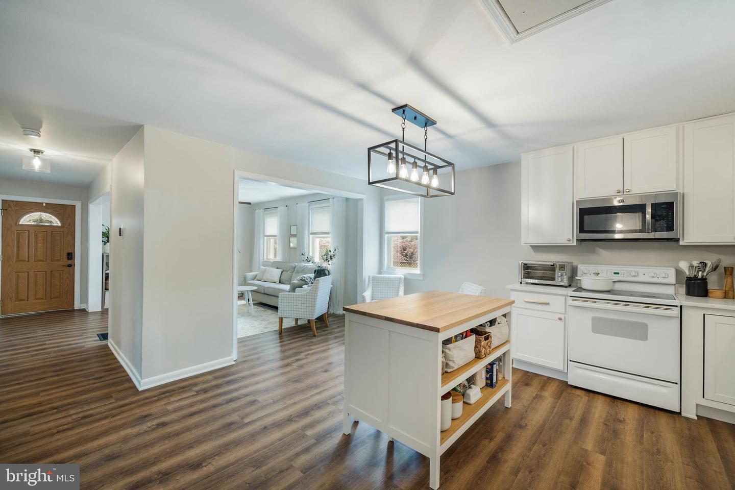 6802 Lord Fairfax HIGHWAY