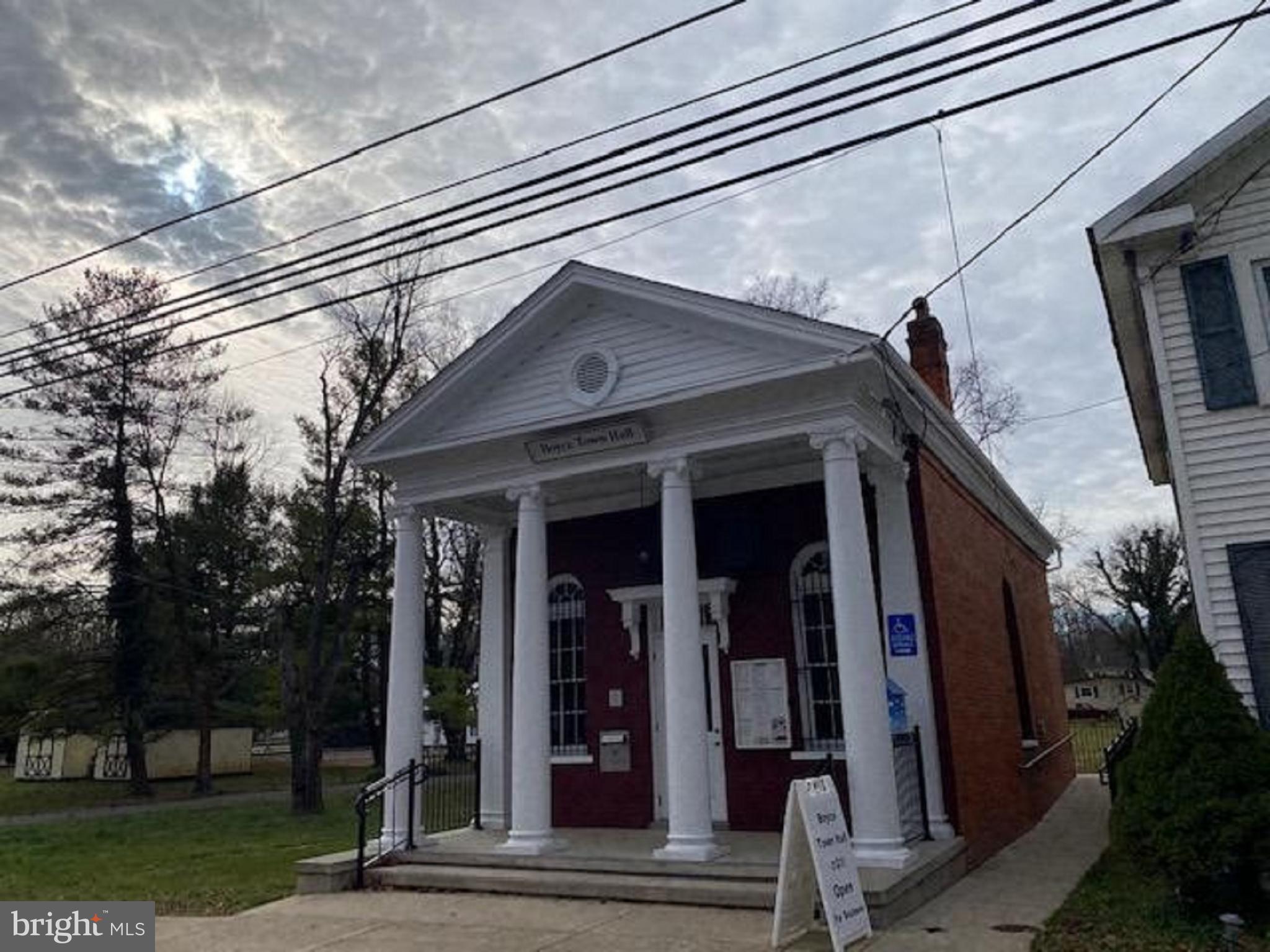 19 E Main STREET
