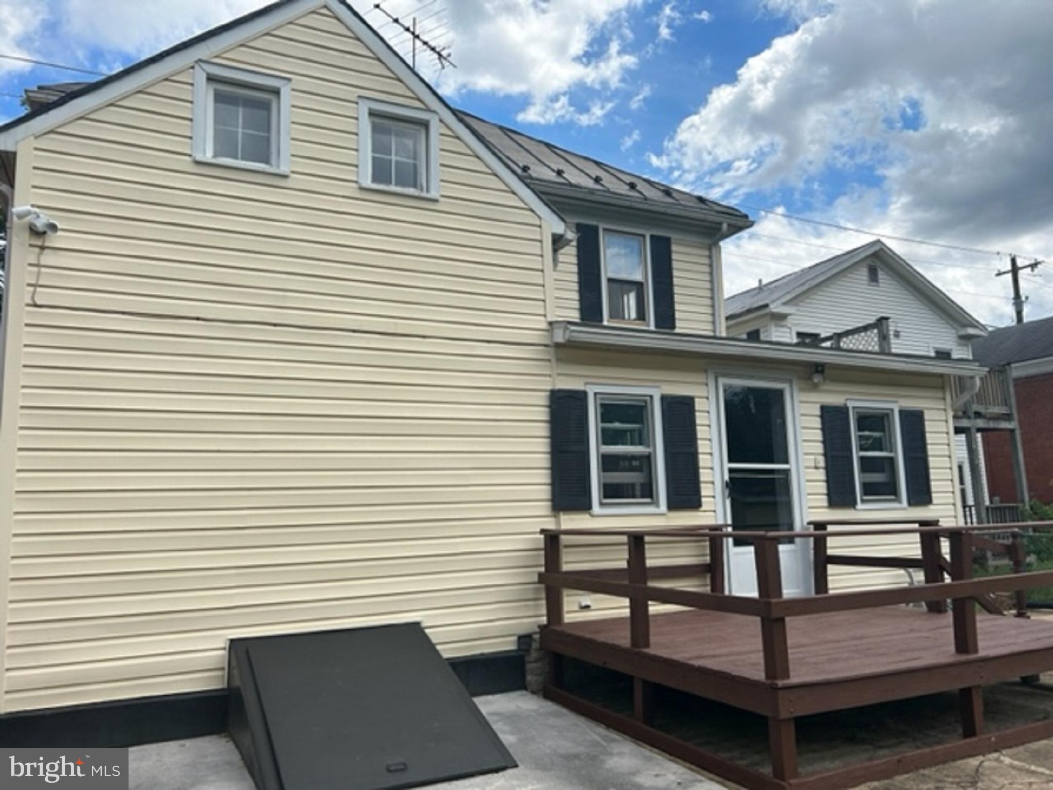 19 E Main STREET