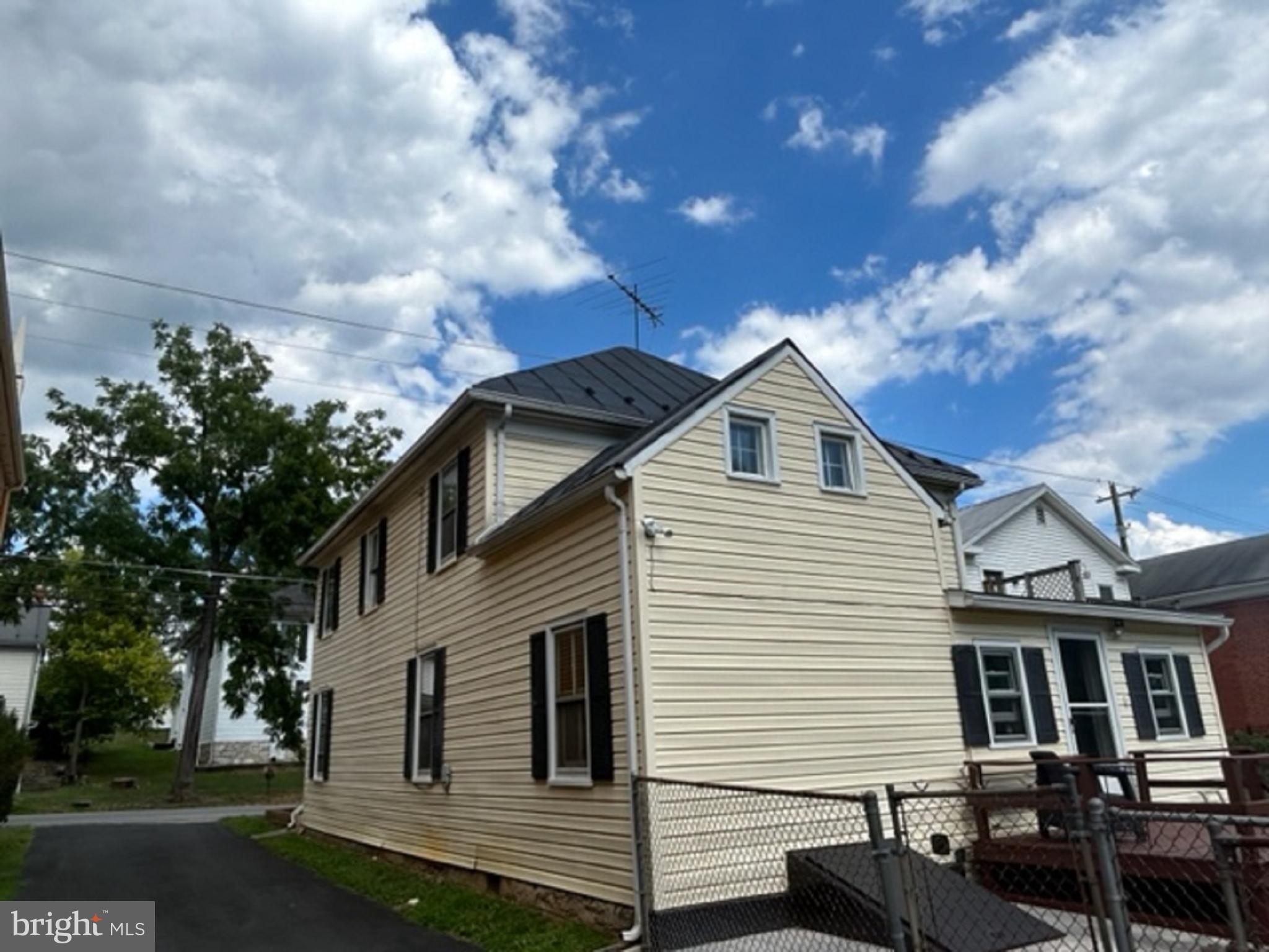 19 E Main STREET