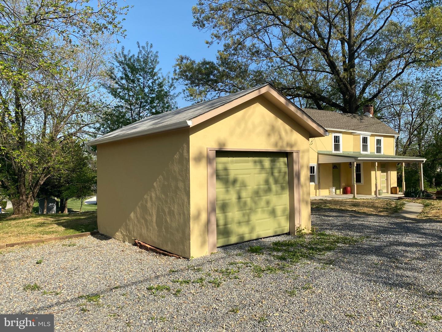 2 E Crescent STREET