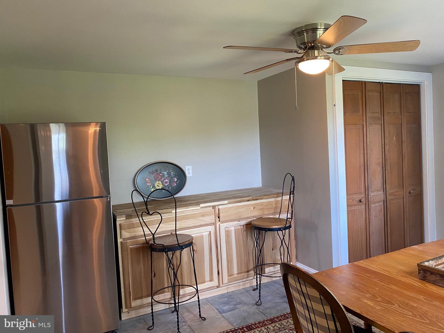2 E Crescent STREET