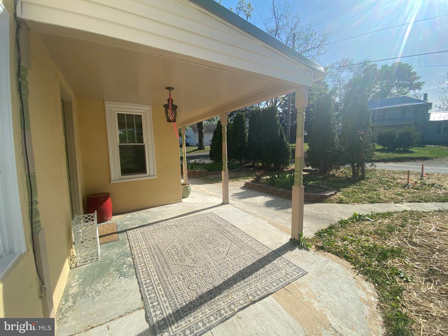 2 E Crescent STREET