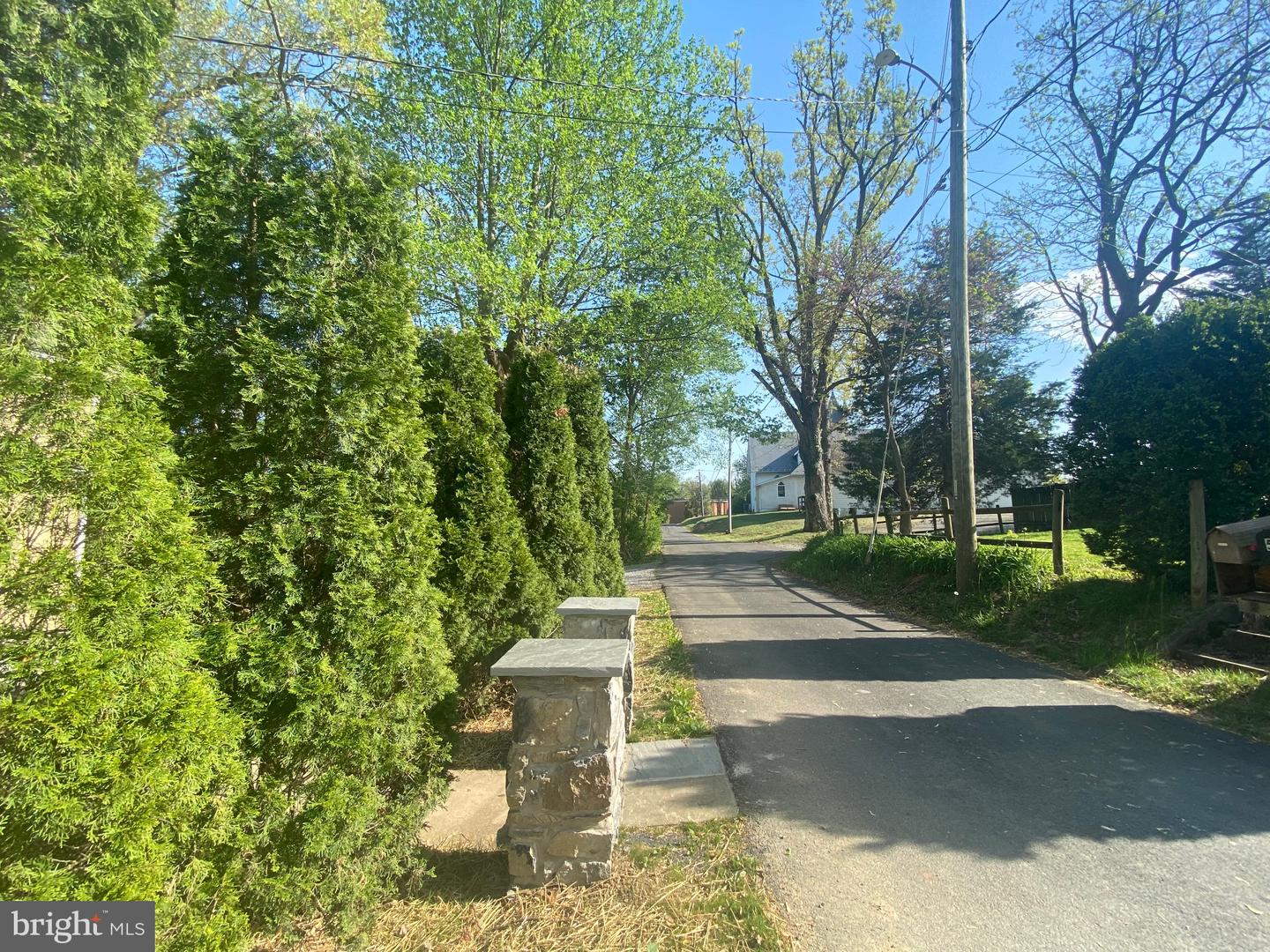 2 E Crescent STREET