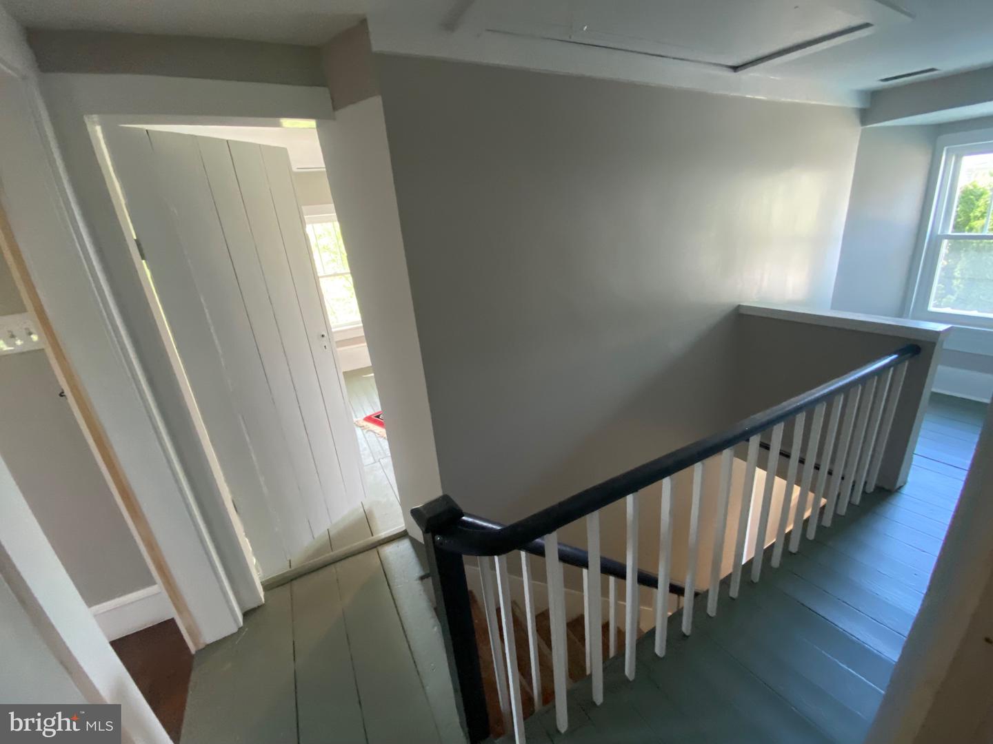 2 E Crescent STREET