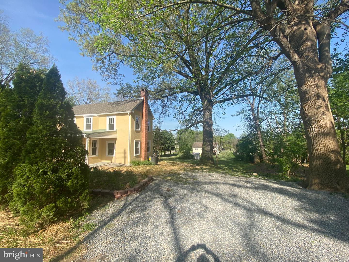 2 E Crescent STREET