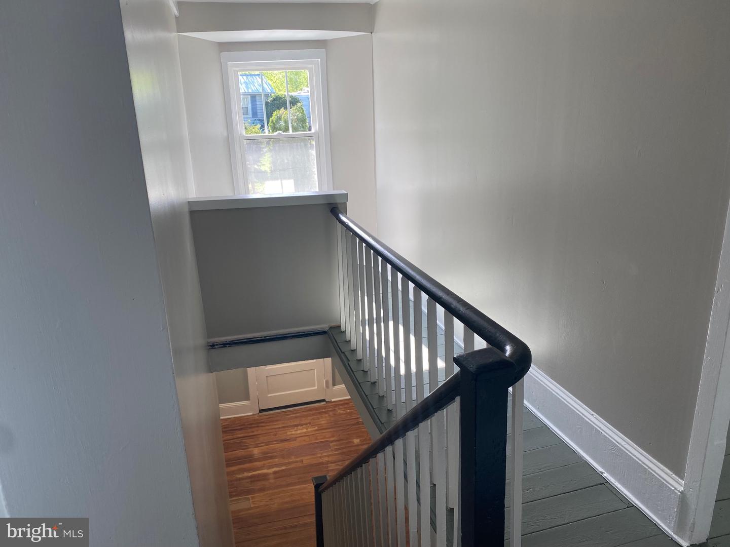 2 E Crescent STREET