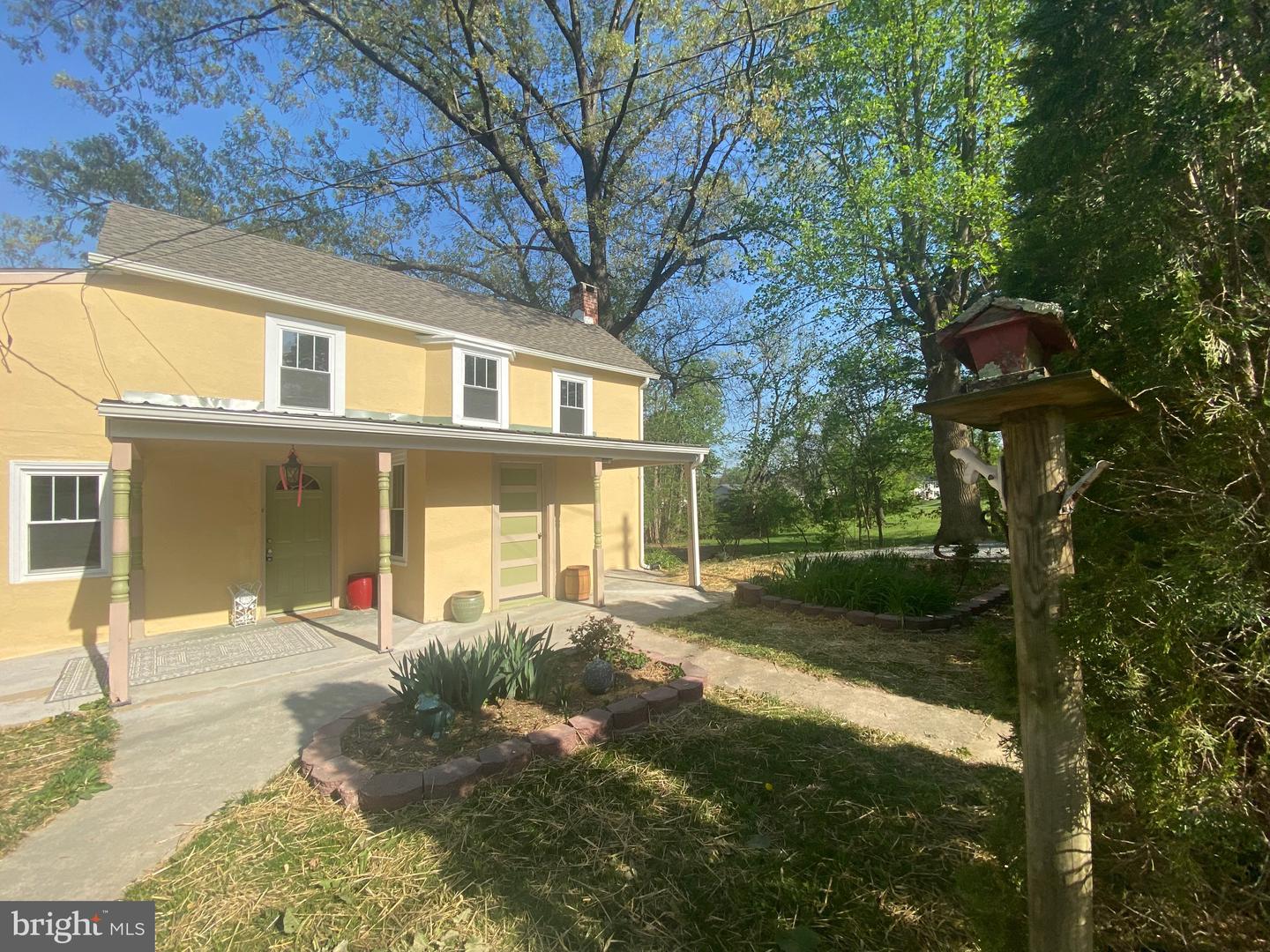 2 E Crescent STREET