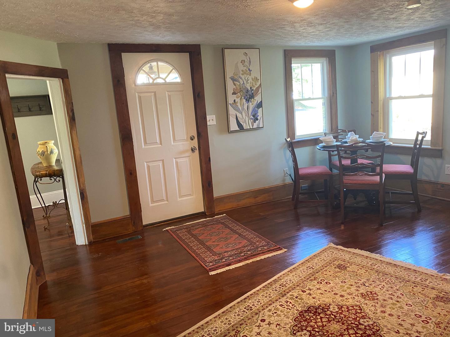 2 E Crescent STREET