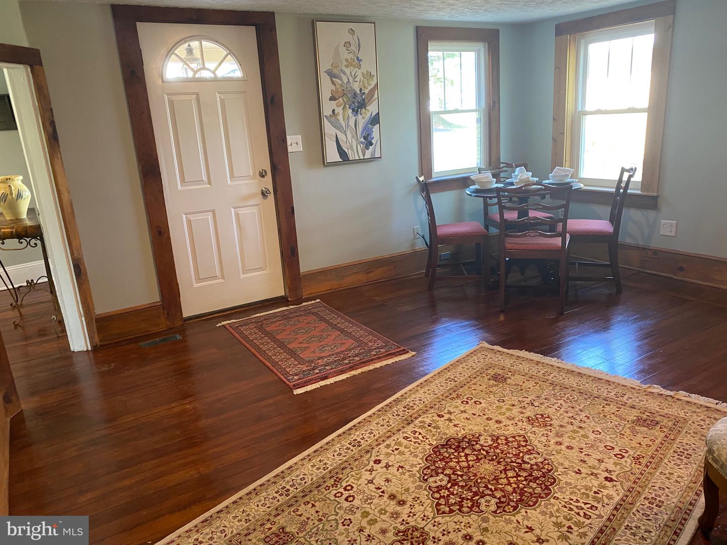 2 E Crescent STREET