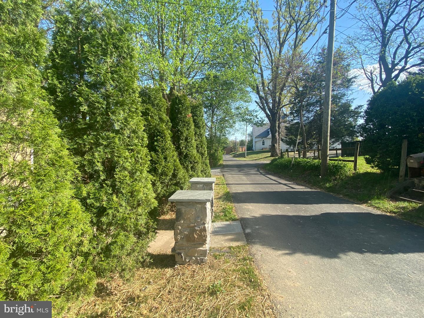 2 E Crescent STREET