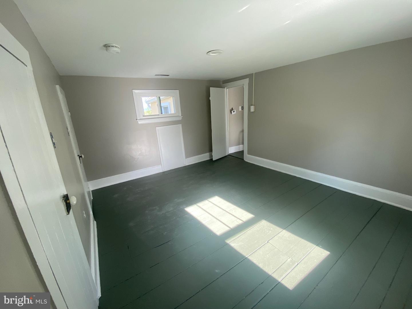 2 E Crescent STREET