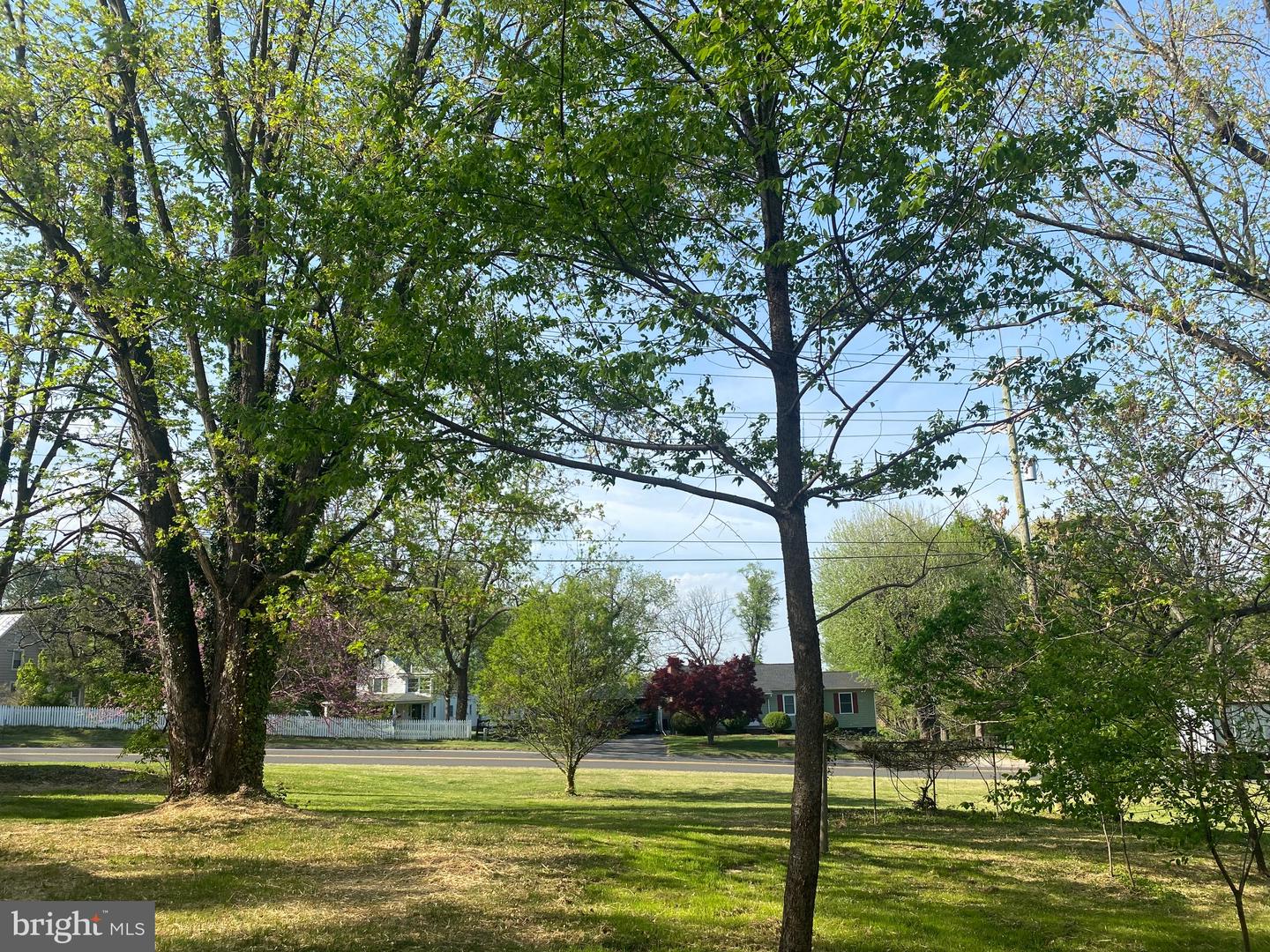 2 E Crescent STREET