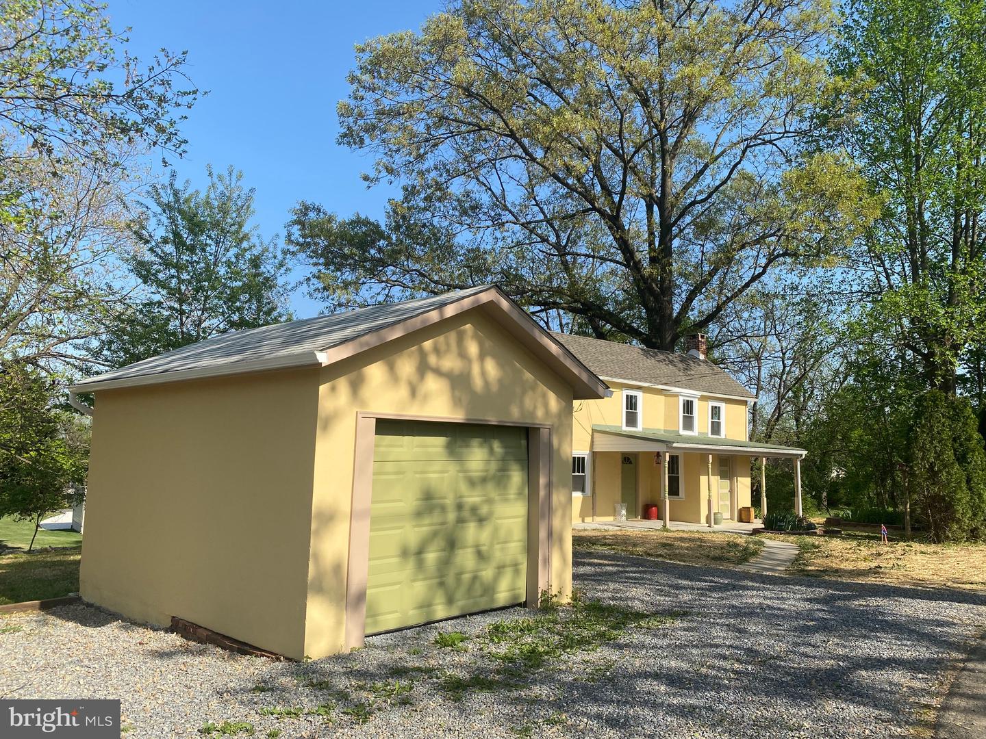 2 E Crescent STREET