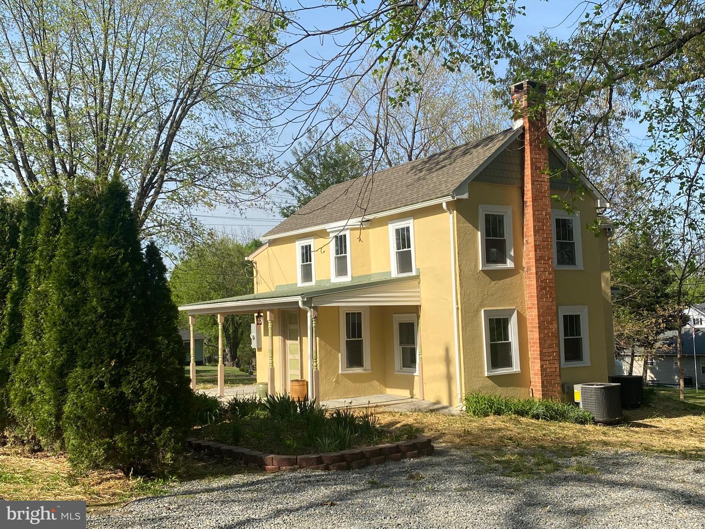 2 E Crescent STREET