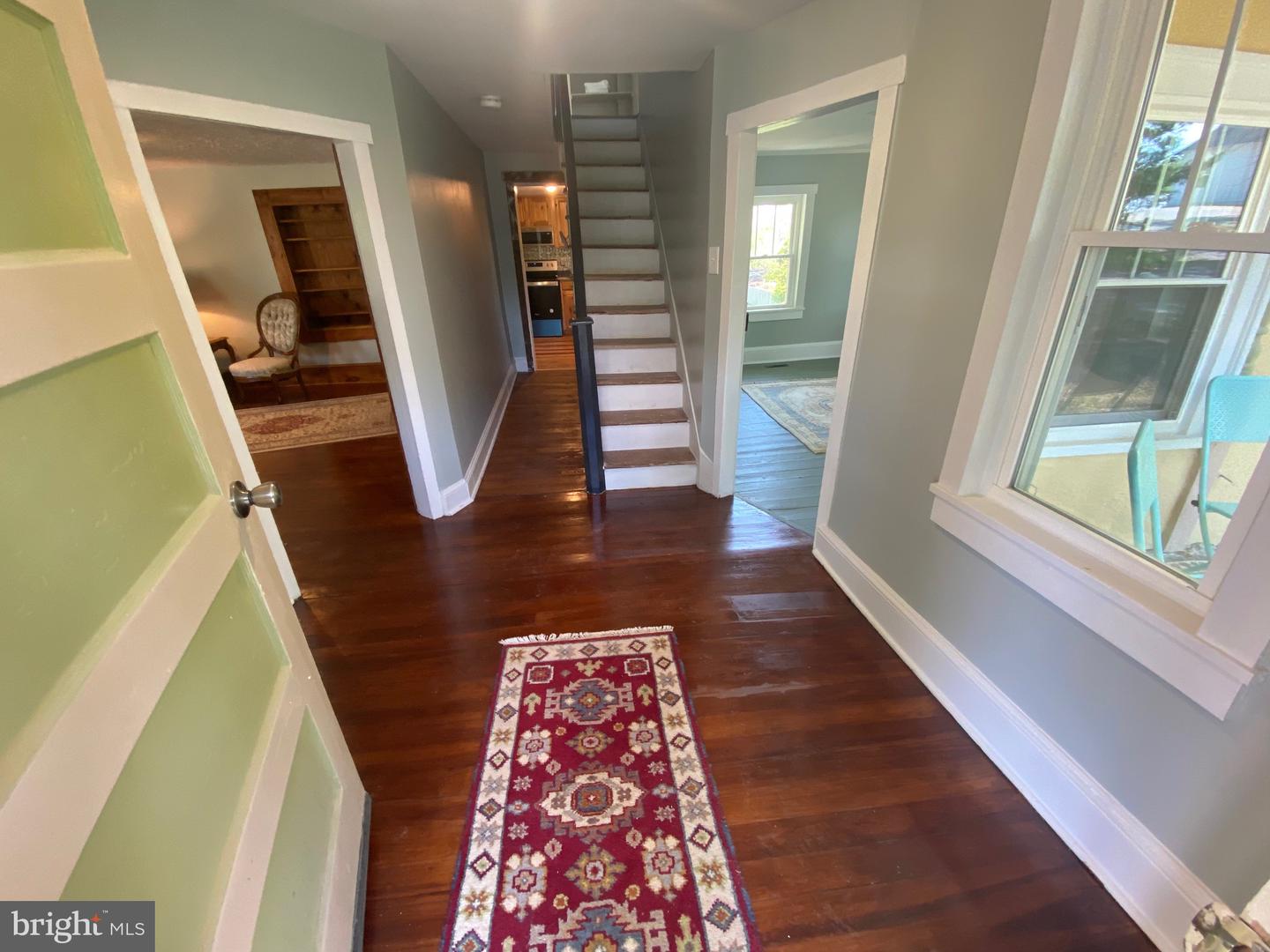 2 E Crescent STREET