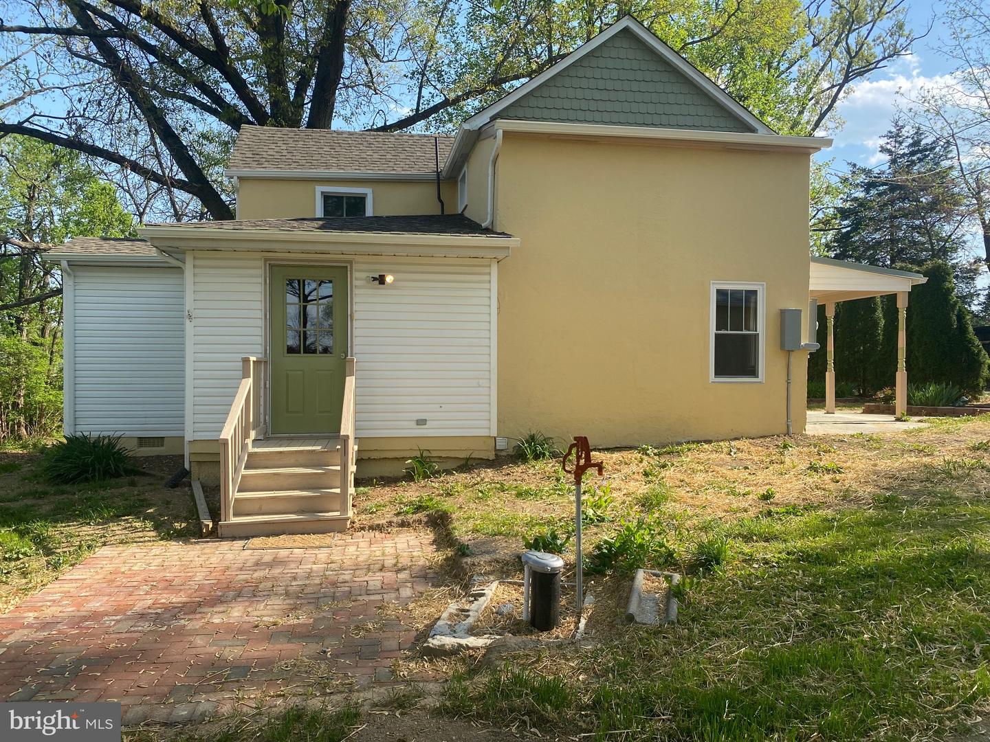 2 E Crescent STREET