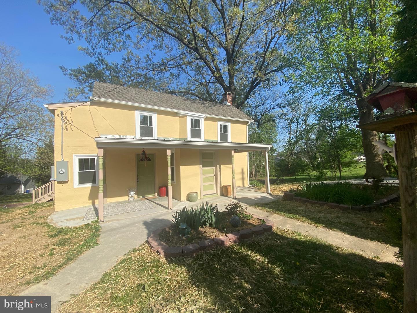 2 E Crescent STREET