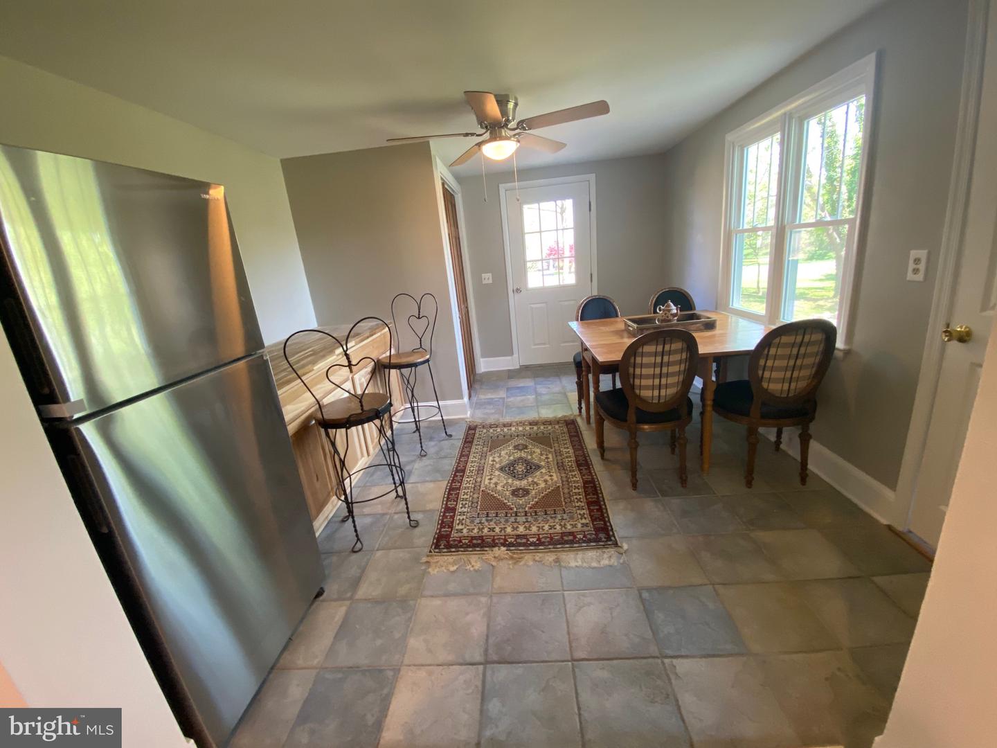 2 E Crescent STREET