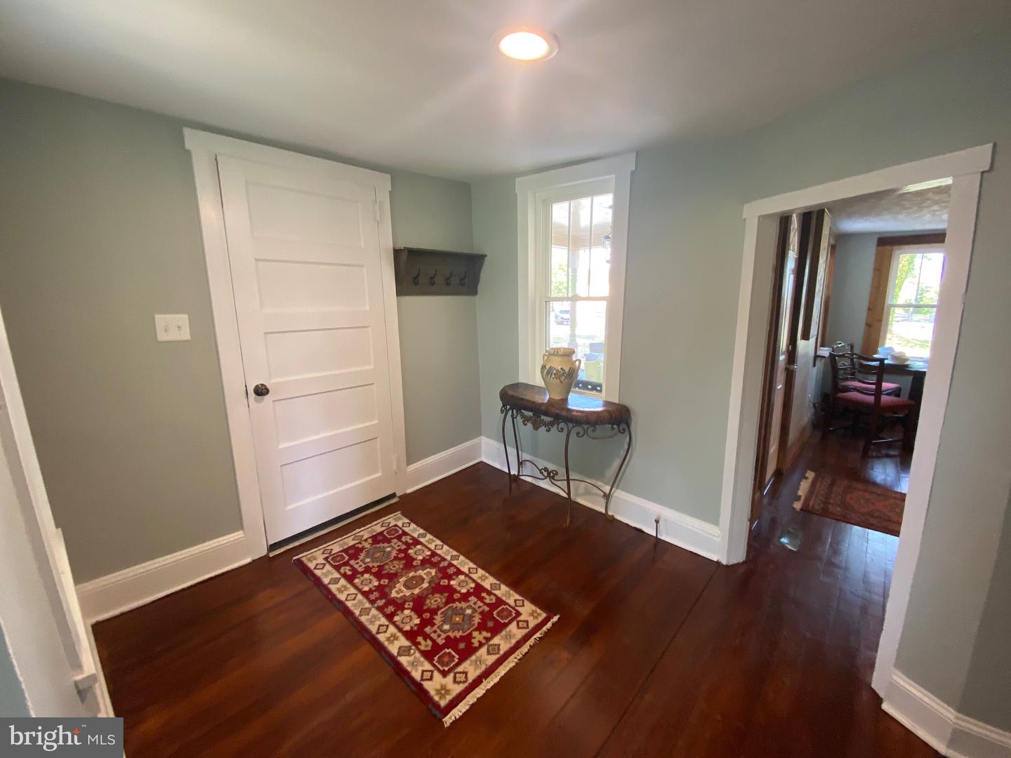 2 E Crescent STREET