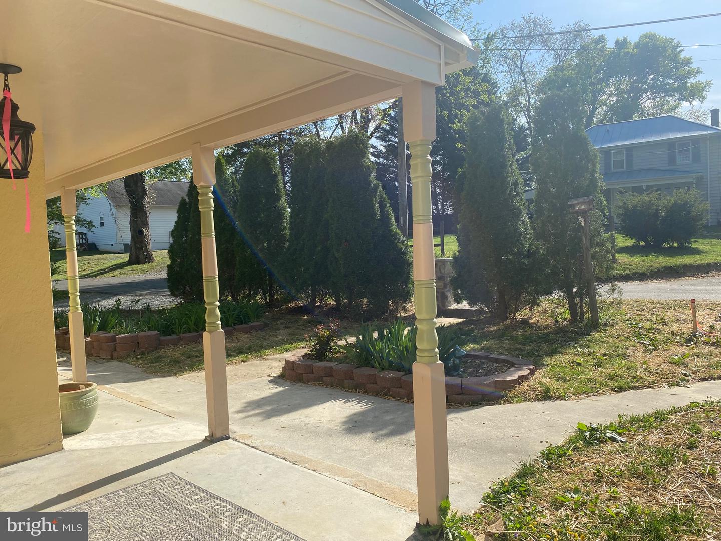 2 E Crescent STREET