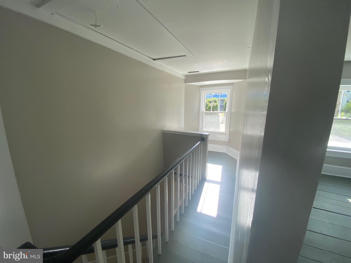2 E Crescent STREET