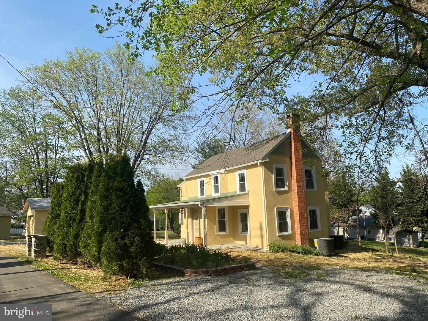 2 E Crescent STREET