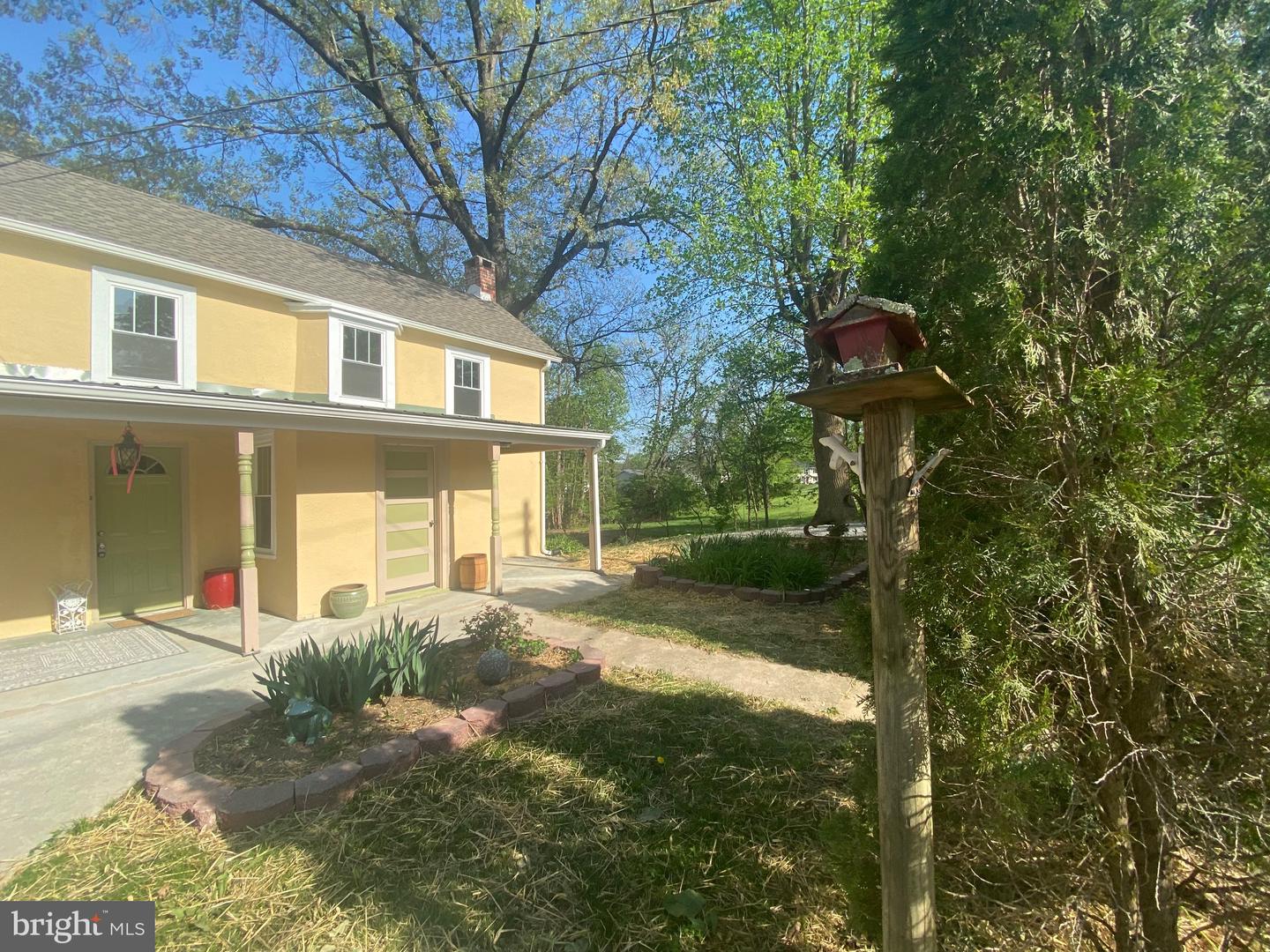 2 E Crescent STREET
