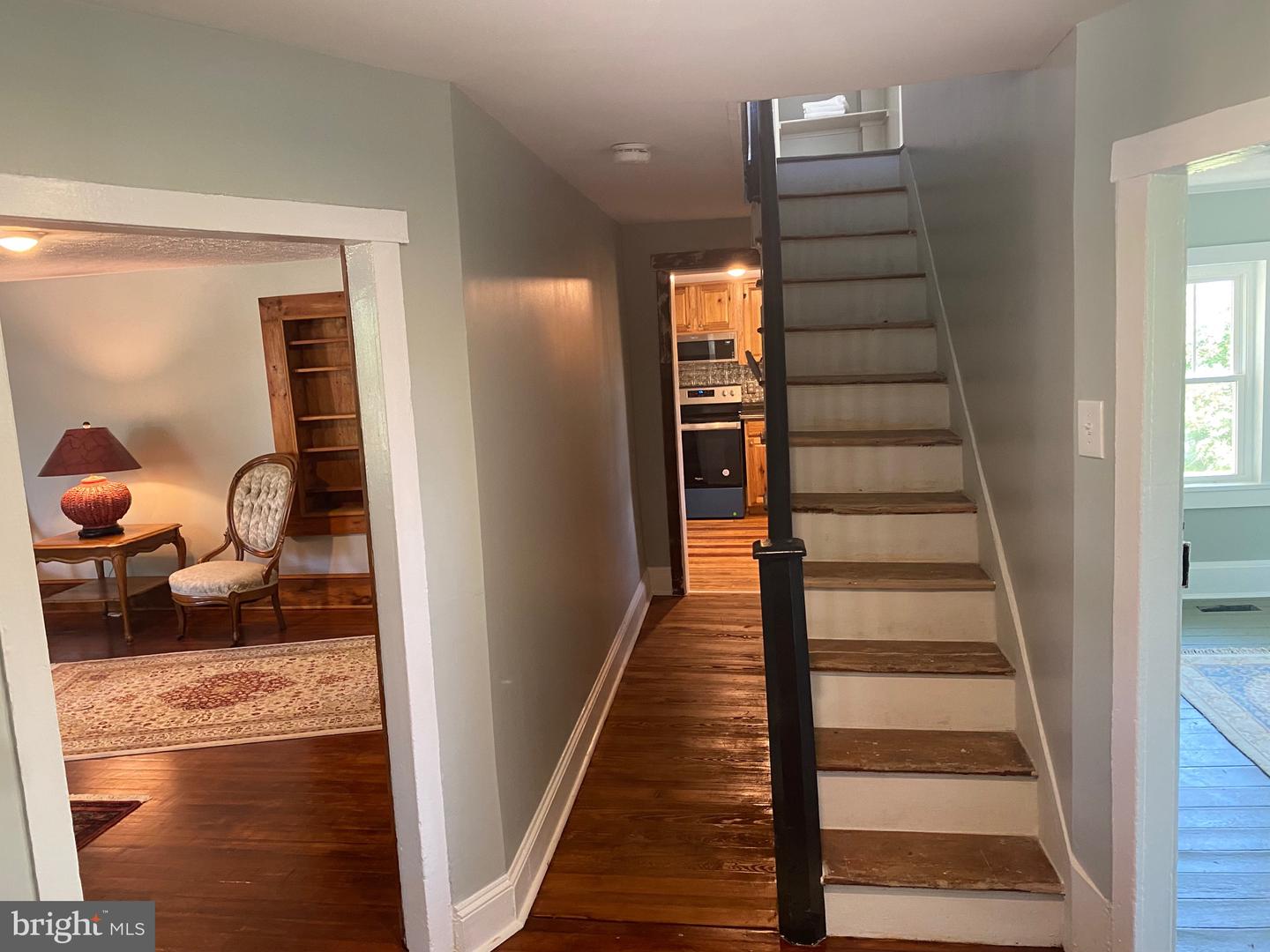 2 E Crescent STREET