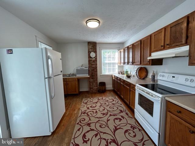 211 E Main STREET