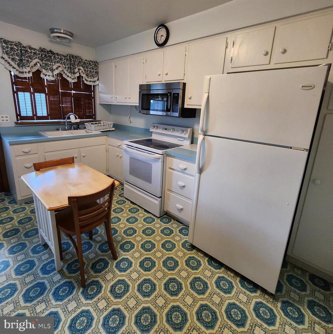 211 W Main STREET