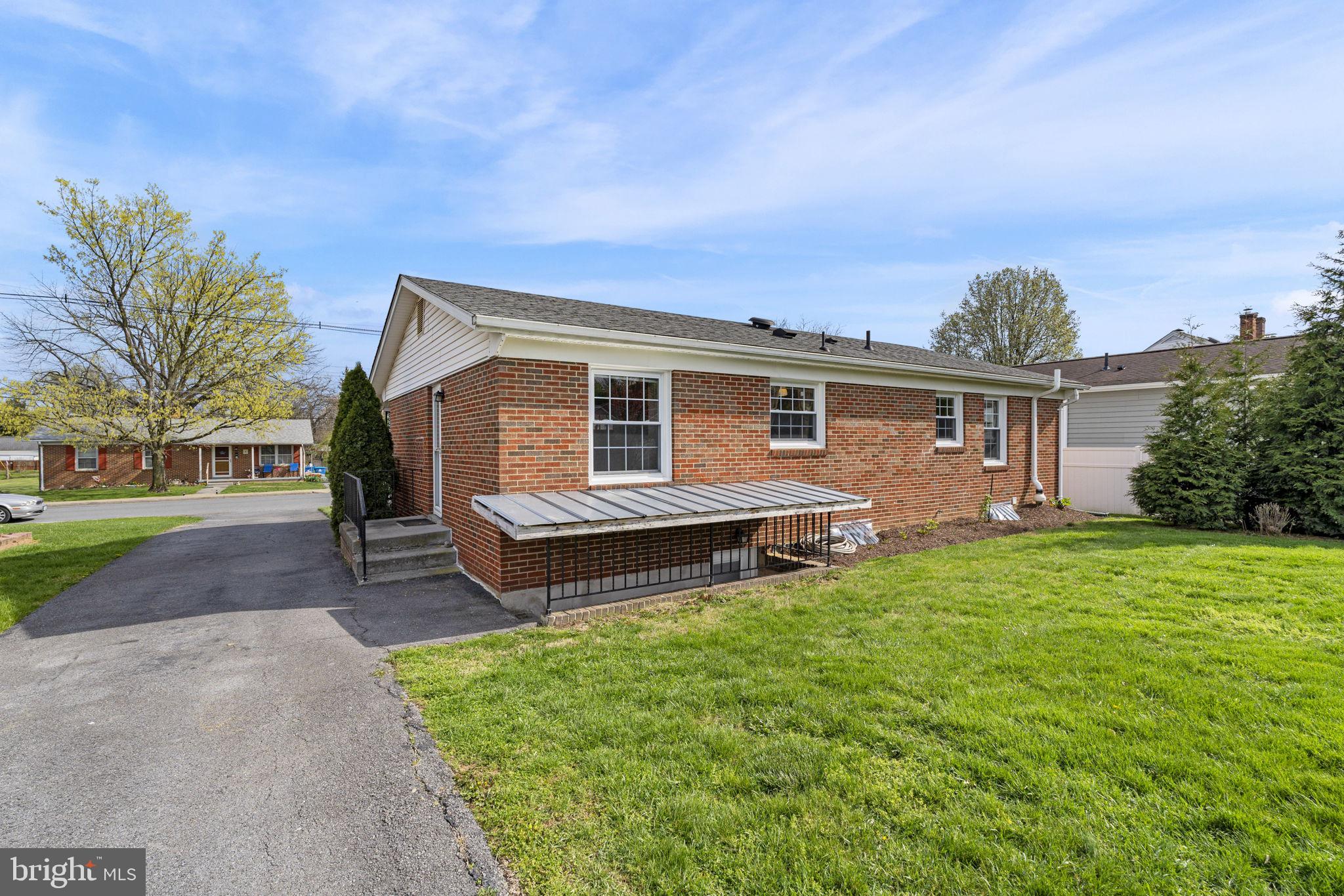 15 Lincoln Ave