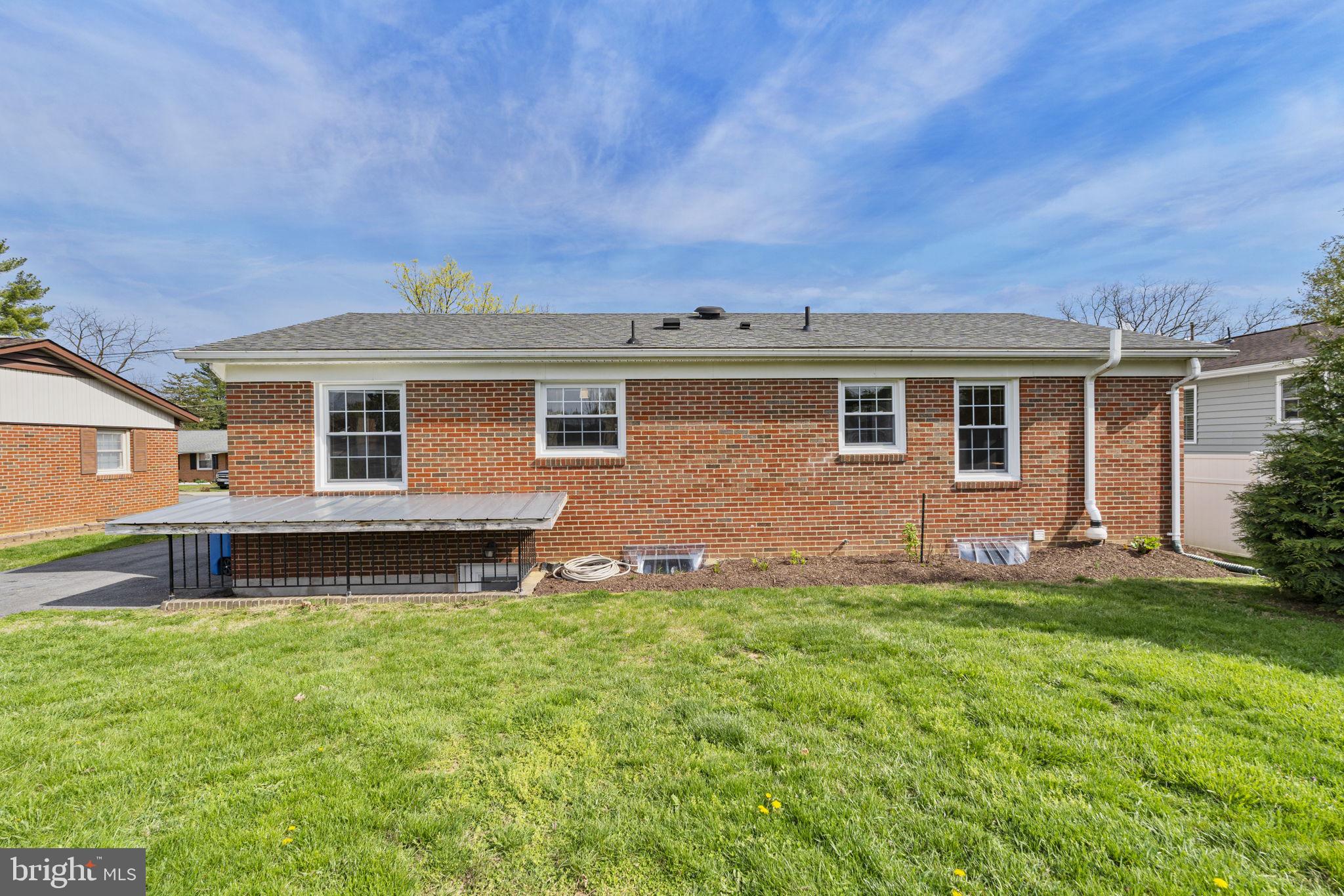 15 Lincoln Ave