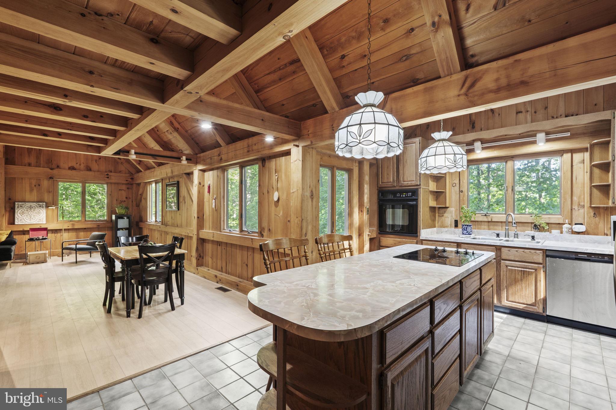98 Hideaway Ln