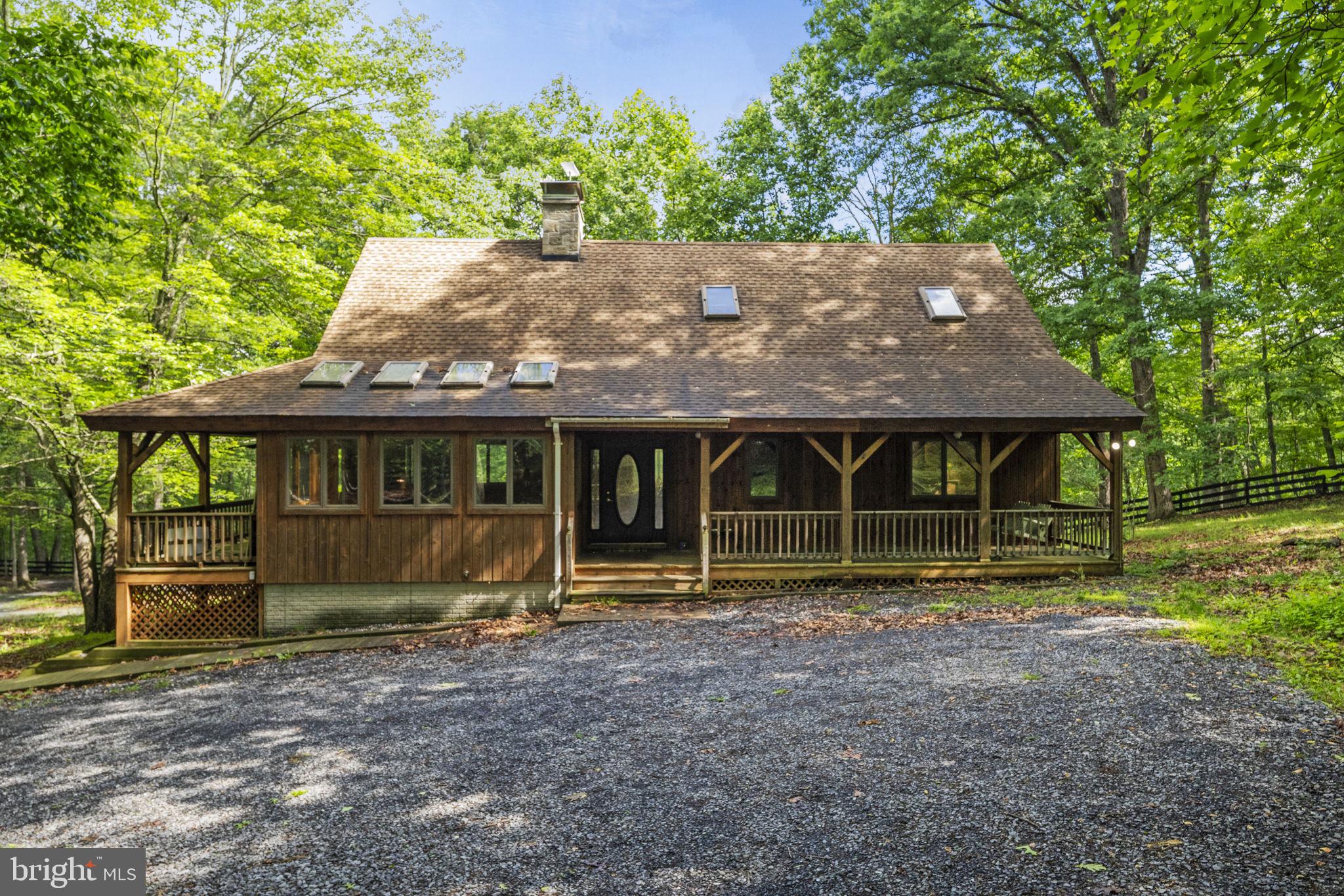 98 Hideaway Ln
