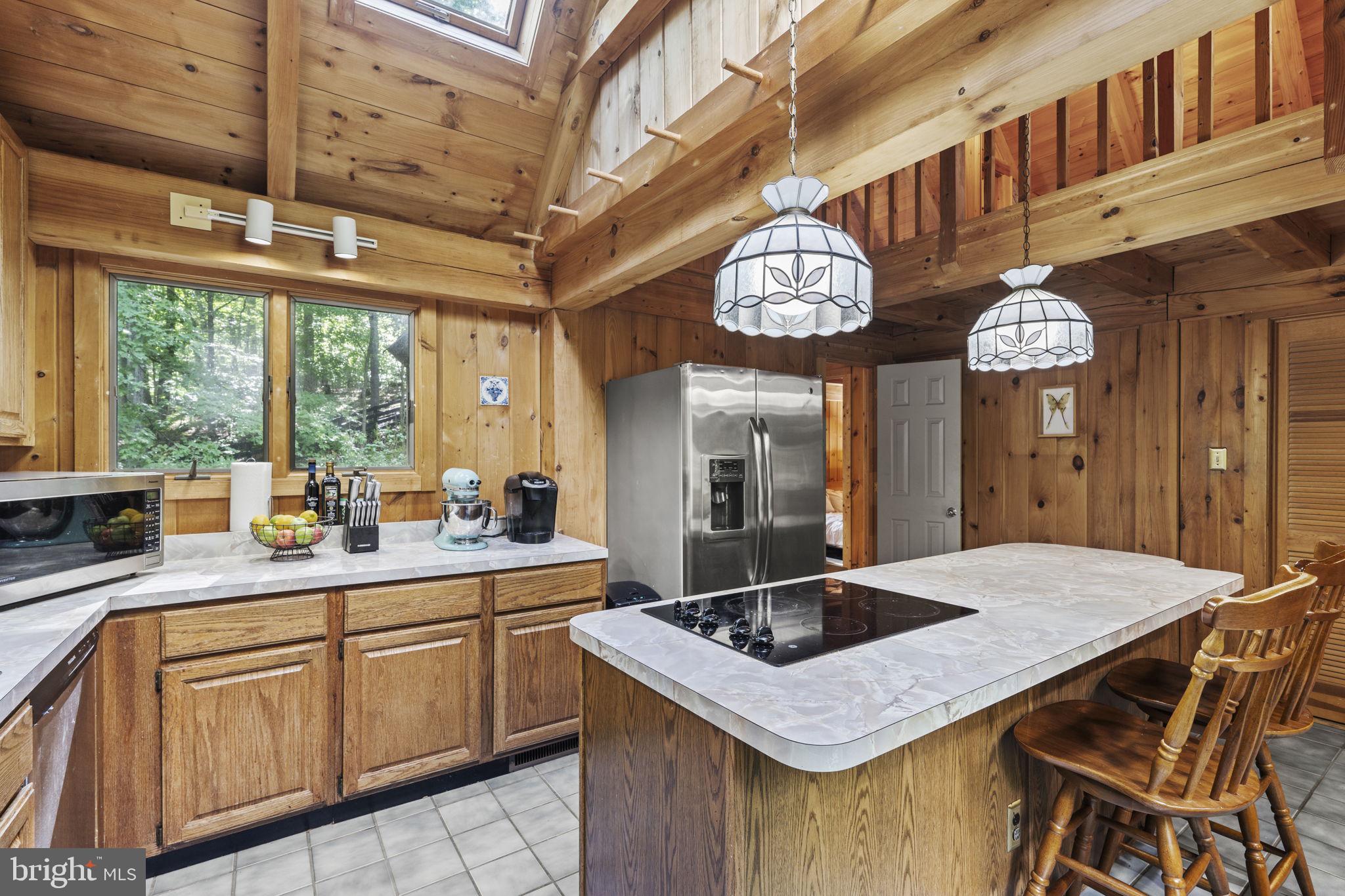 98 Hideaway Ln